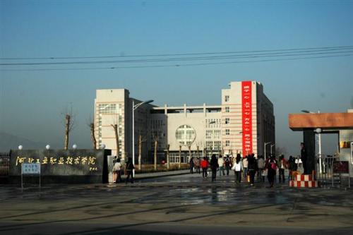 專業(yè)技術(shù)與薪資福利可以兼得，就在河北現(xiàn)代冶金工業(yè)學(xué)校！
